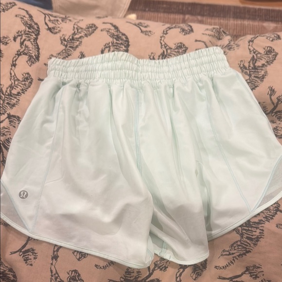 Lululemon green shorts 💚 - Picture 3 of 4